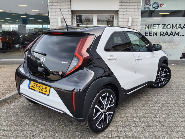 Vehicle Image 4