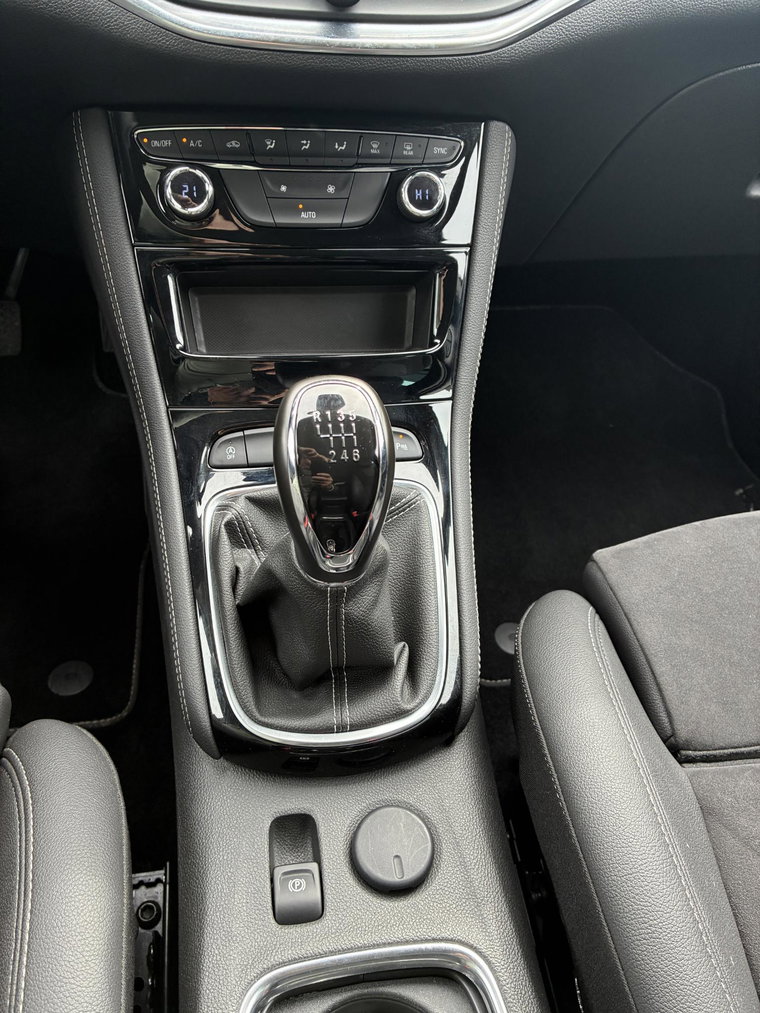 Vehicle Image 38