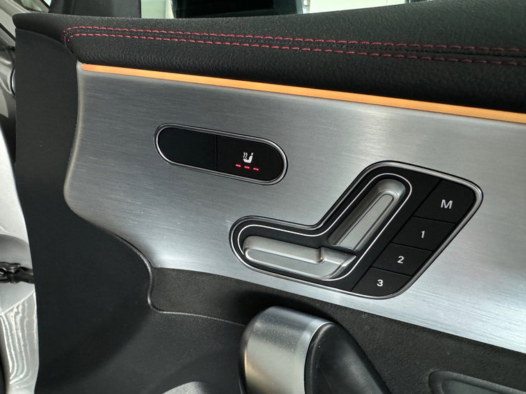 Vehicle Image 23