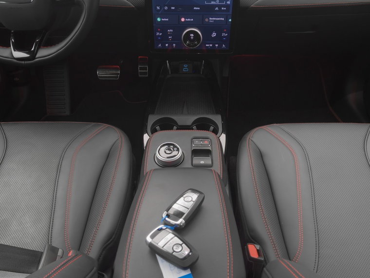 Vehicle Image 13