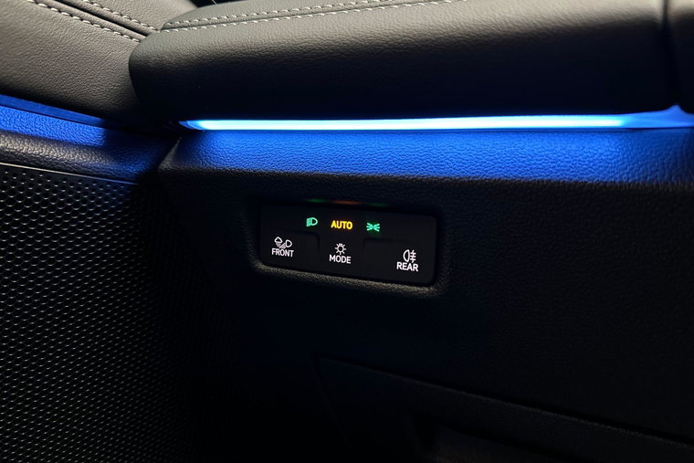 Vehicle Image 16