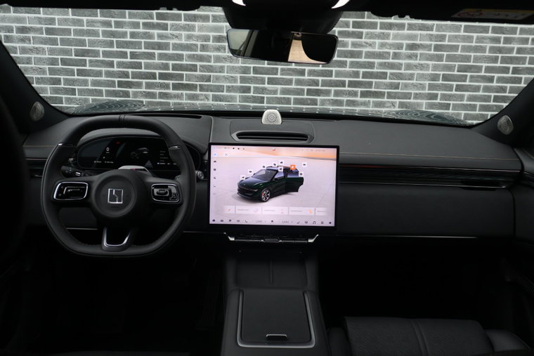 Vehicle Image 8
