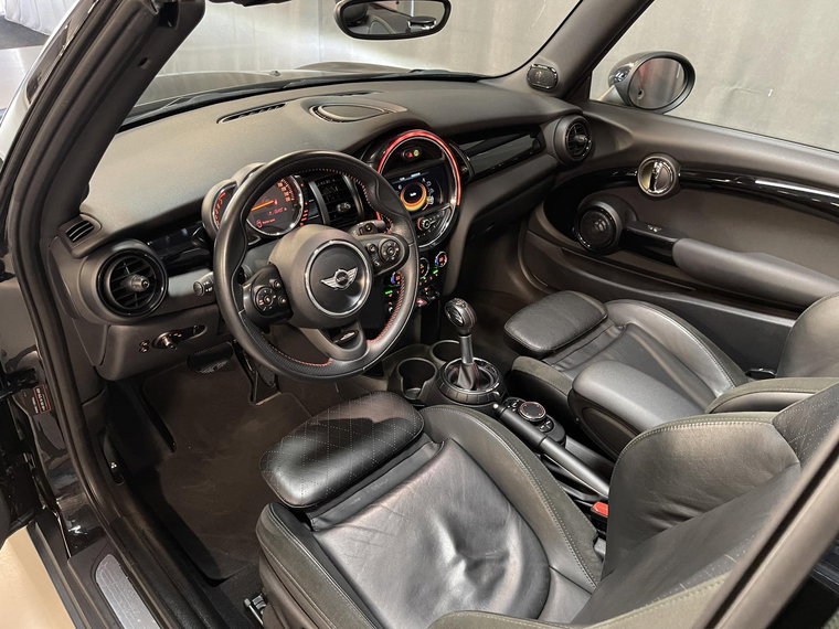 Vehicle Image 23