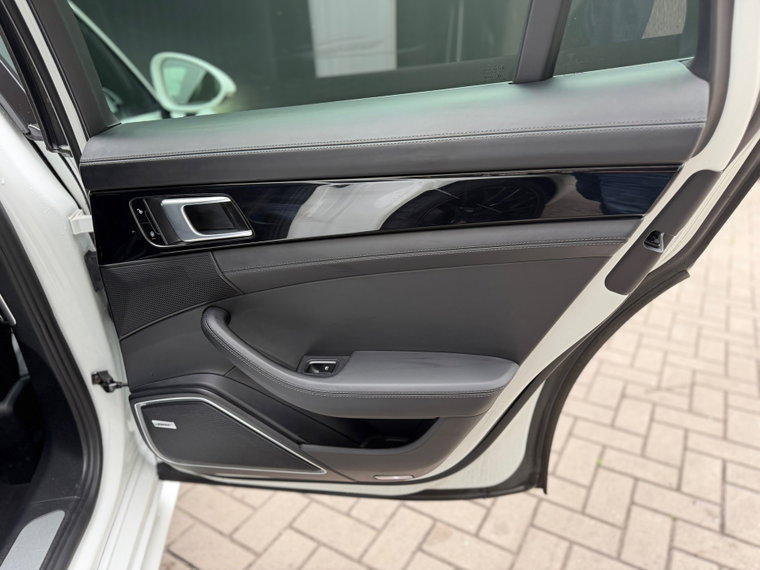 Vehicle Image 33