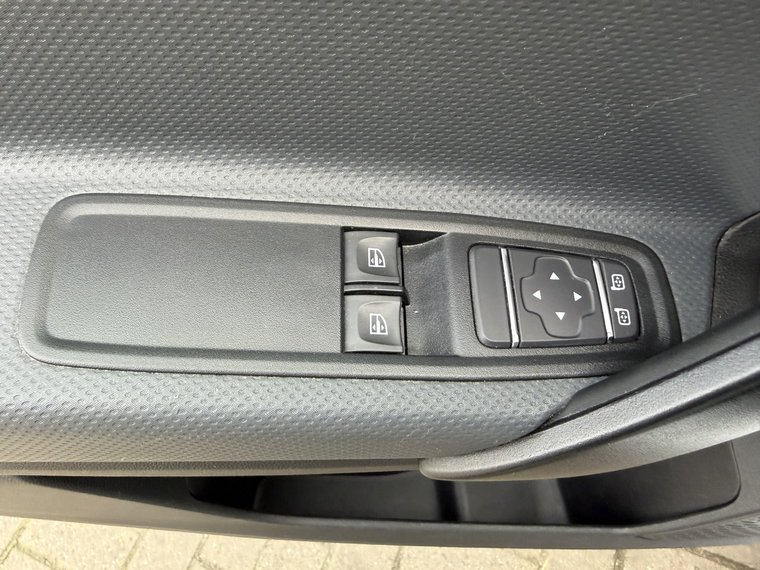 Vehicle Image 40