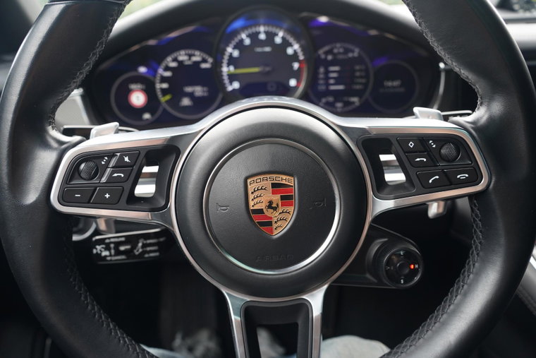 Vehicle Image 23