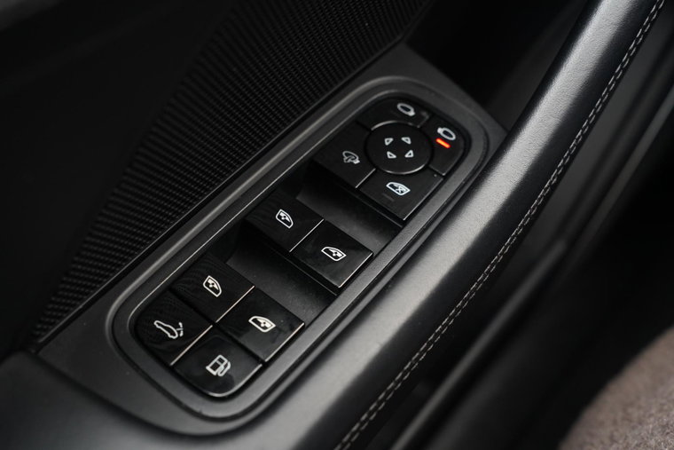 Vehicle Image 25