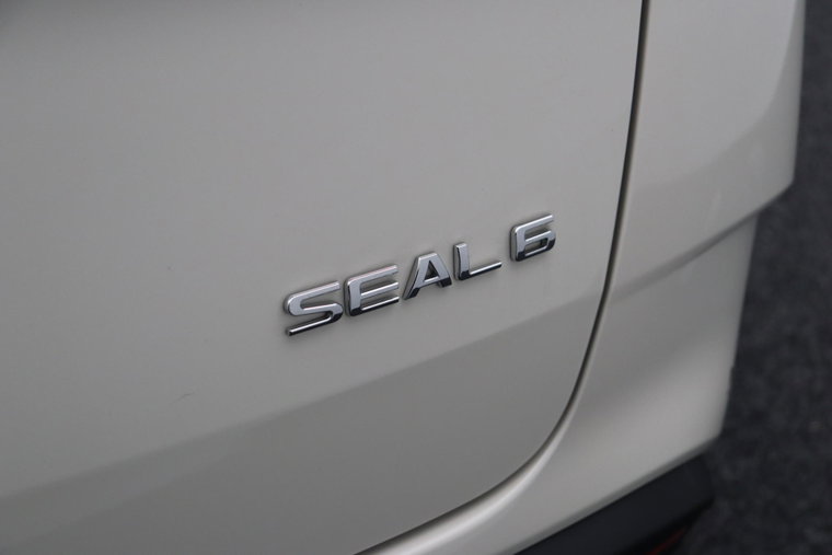 Vehicle Image 32