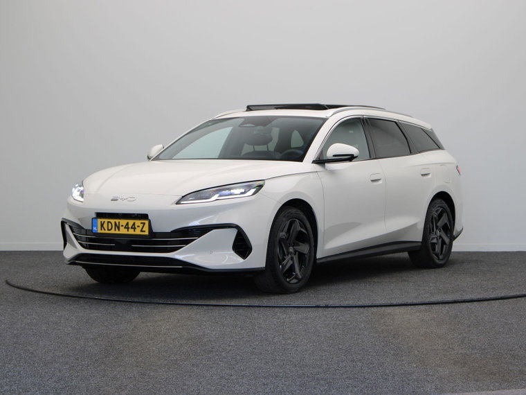 Vehicle Image 8