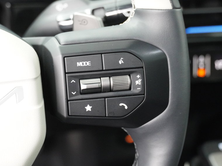 Vehicle Image 27