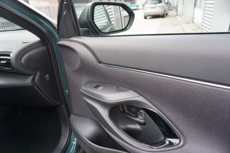 Vehicle Image 12
