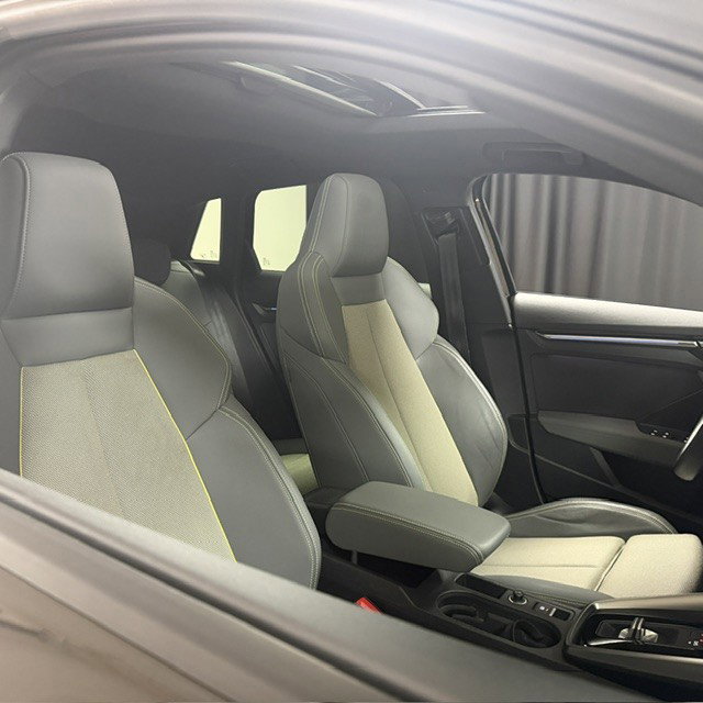 Vehicle Image 18