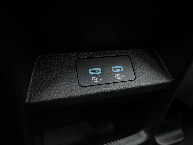 Vehicle Image 32