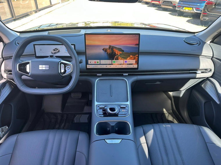 Vehicle Image 16