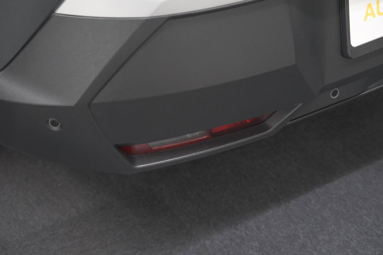Vehicle Image 16
