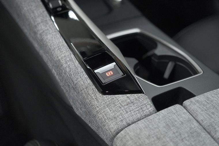 Vehicle Image 32