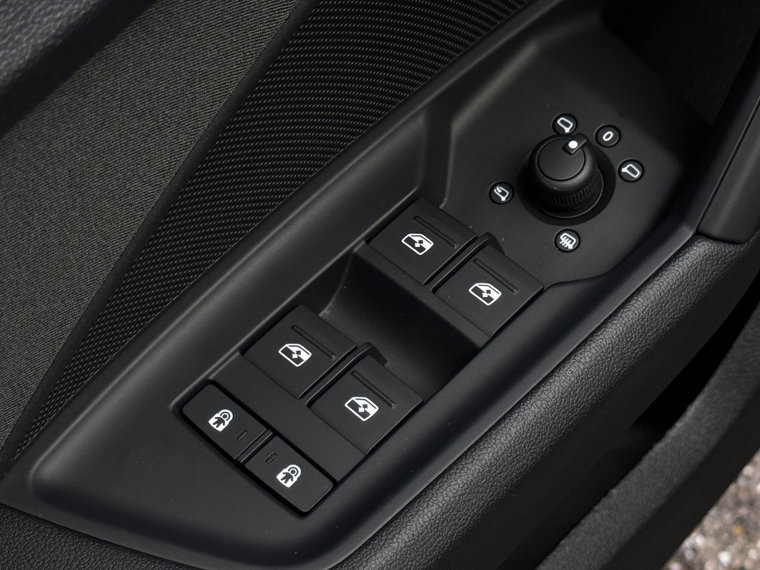 Vehicle Image 32