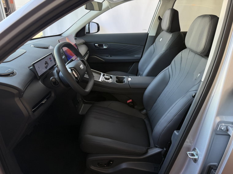 Vehicle Image 16