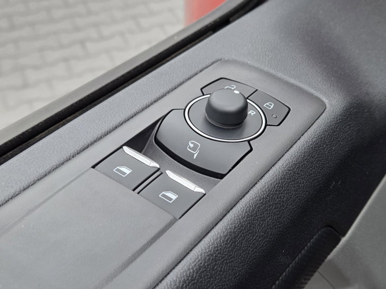 Vehicle Image 38