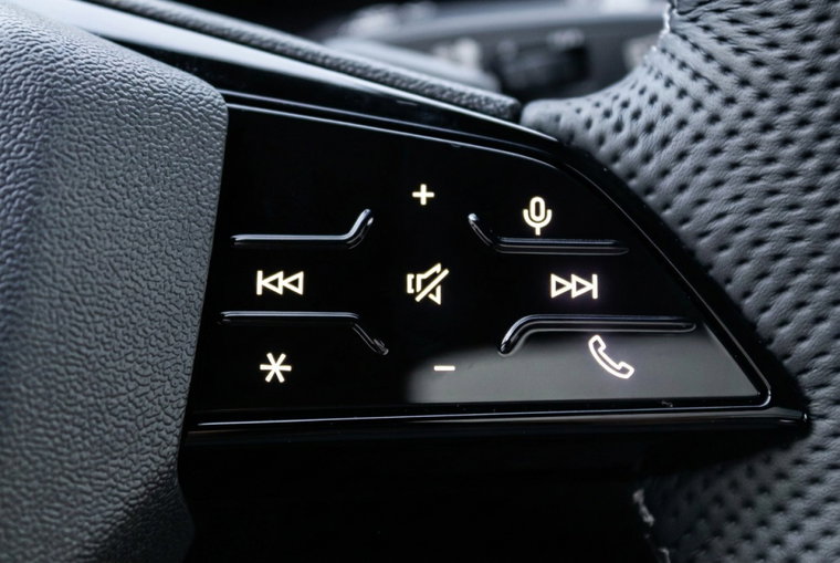 Vehicle Image 25