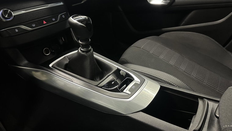 Vehicle Image 42