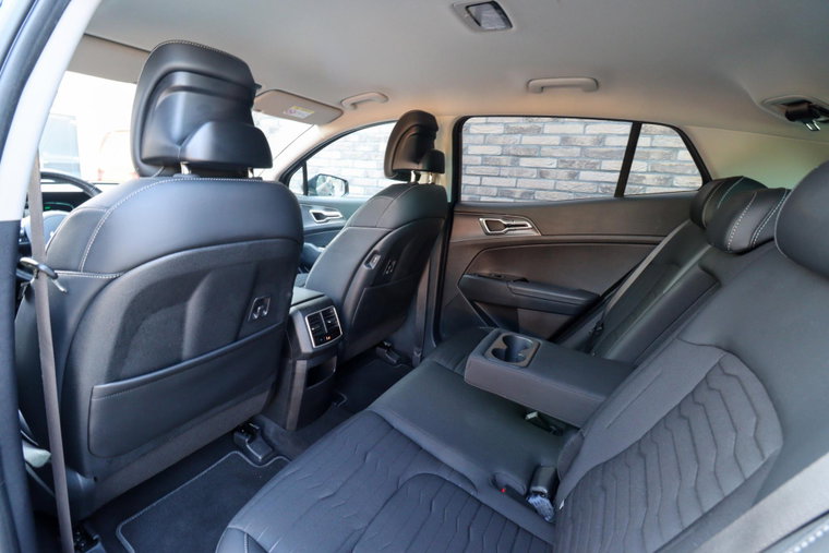 Vehicle Image 9