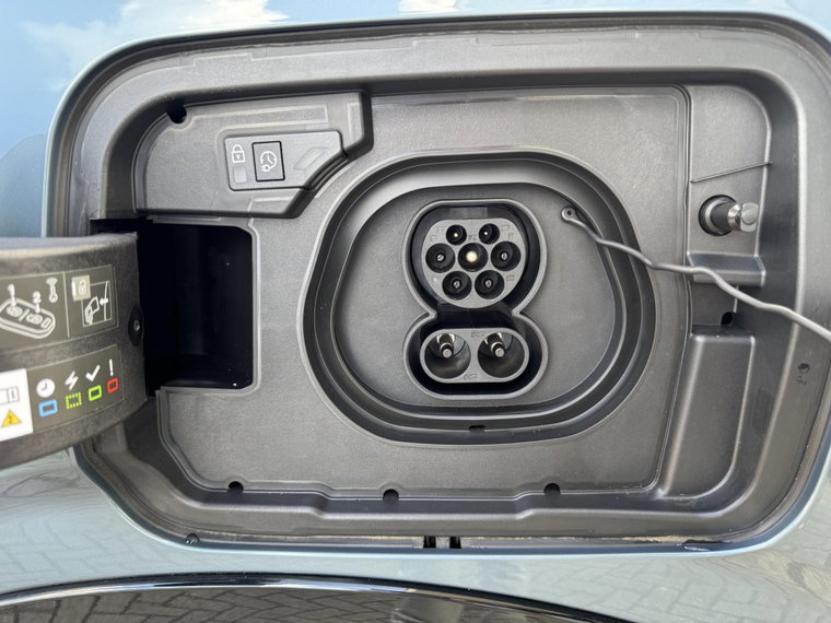 Vehicle Image 22