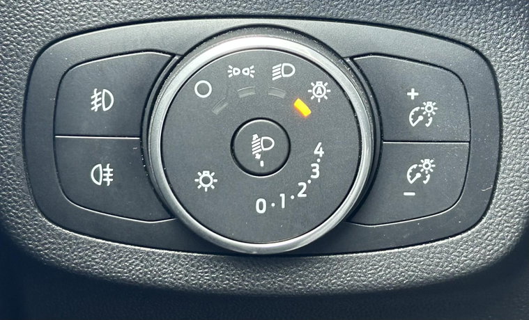 Vehicle Image 25