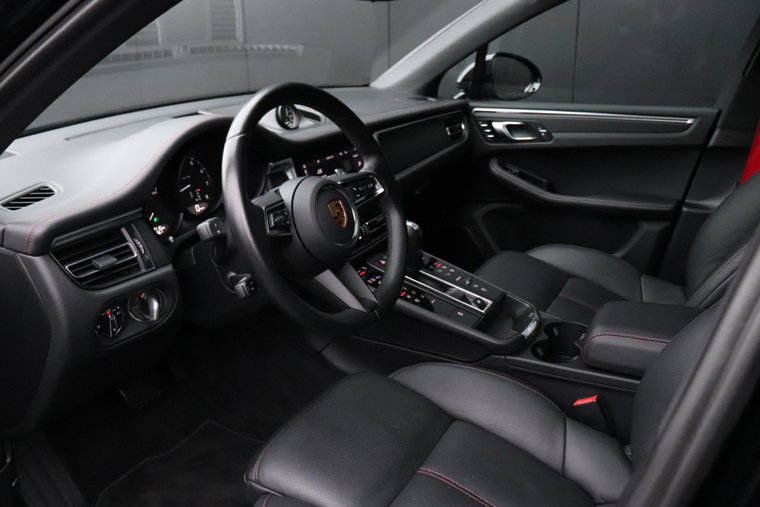 Vehicle Image 12