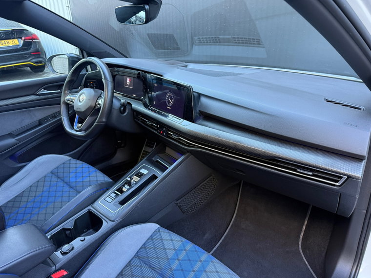 Vehicle Image 32