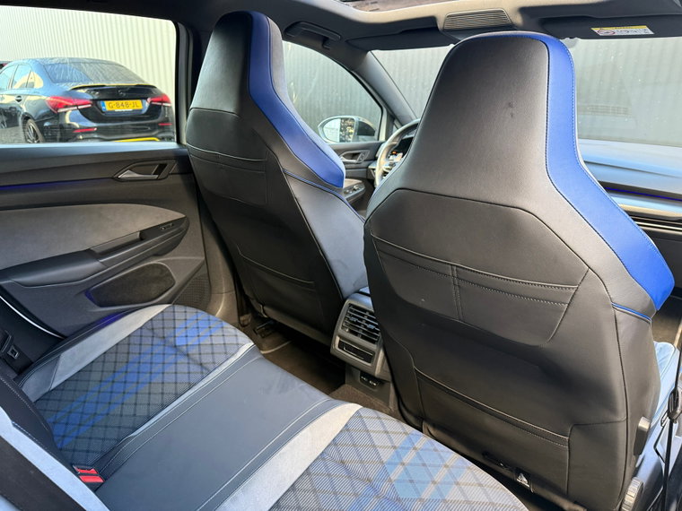 Vehicle Image 36