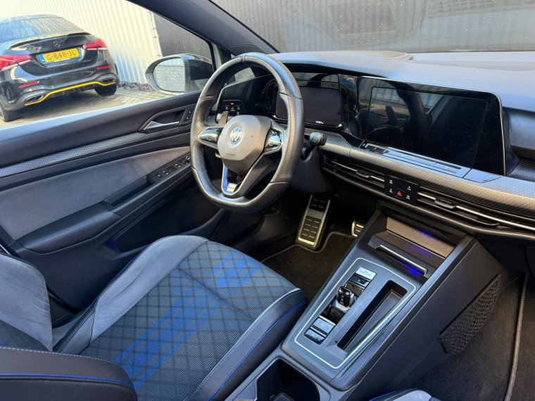 Vehicle Image 37