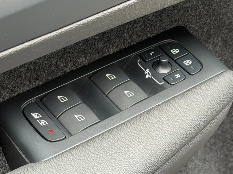 Vehicle Image 43