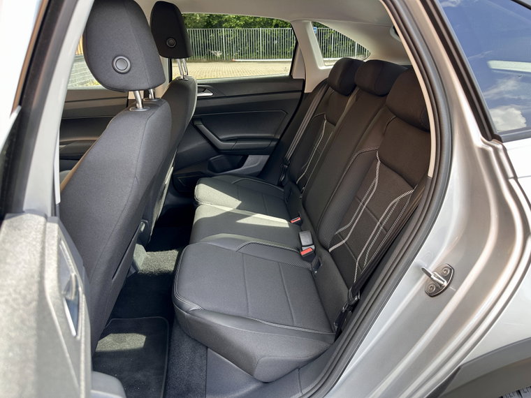 Vehicle Image 25