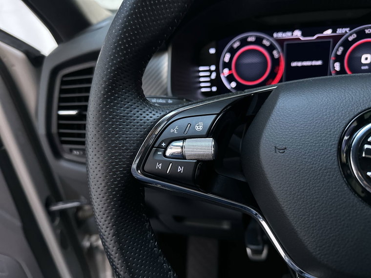 Vehicle Image 25