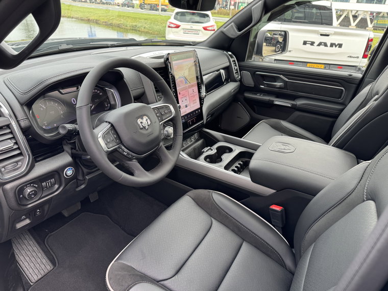 Vehicle Image 13