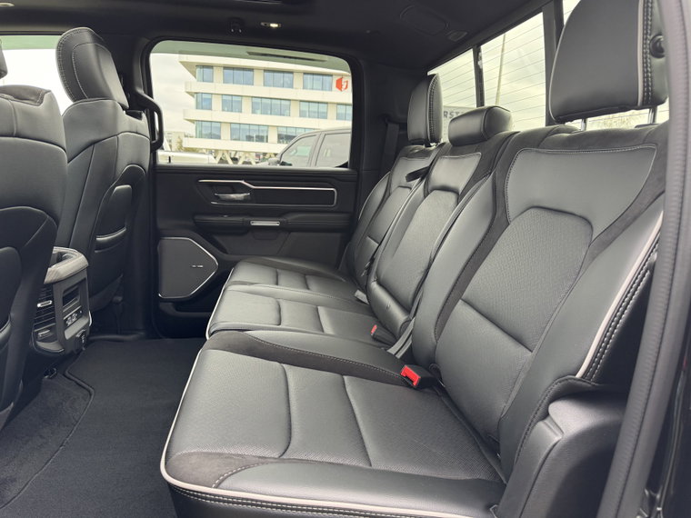 Vehicle Image 25
