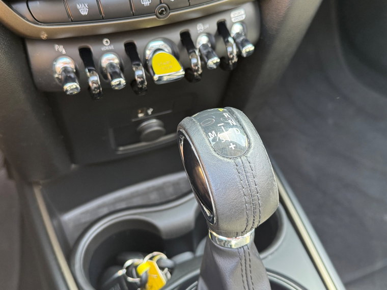 Vehicle Image 32