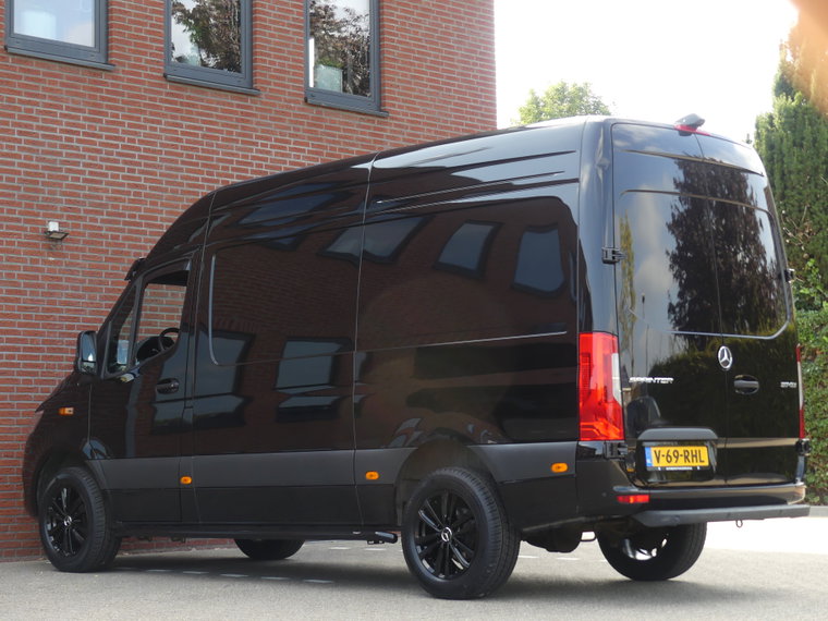 Vehicle Image 28