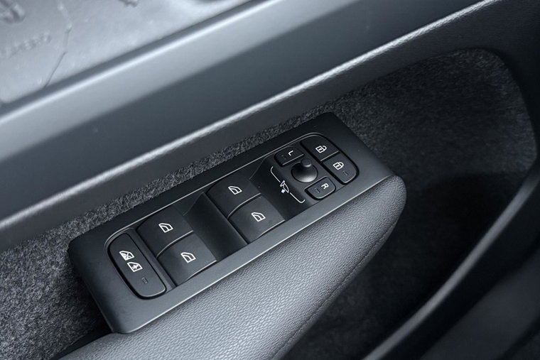 Vehicle Image 43