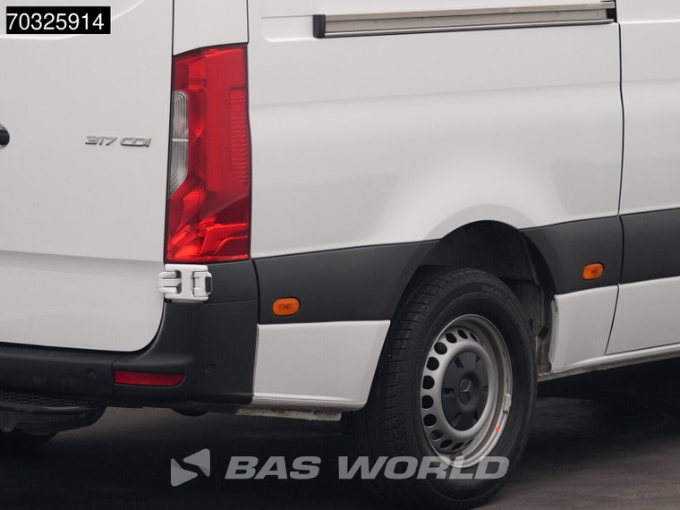 Vehicle Image 34