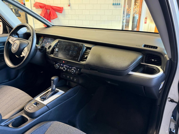 Vehicle Image 25