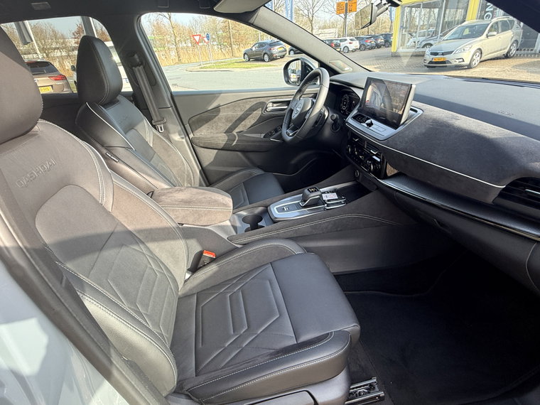 Vehicle Image 32