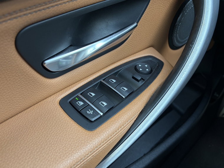 Vehicle Image 52