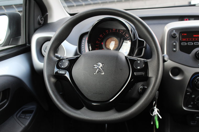 Vehicle Image 12