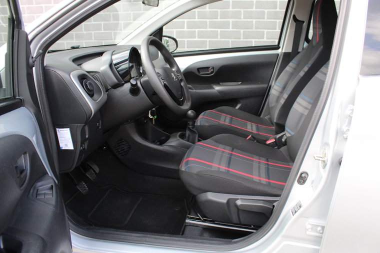 Vehicle Image 8