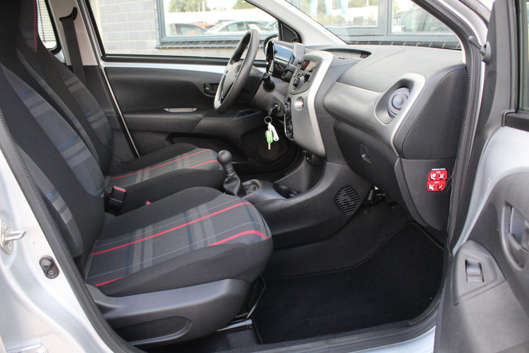 Vehicle Image 9