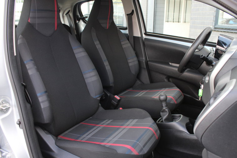 Vehicle Image 10
