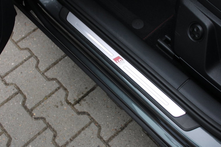 Vehicle Image 32