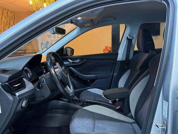 Vehicle Image 22